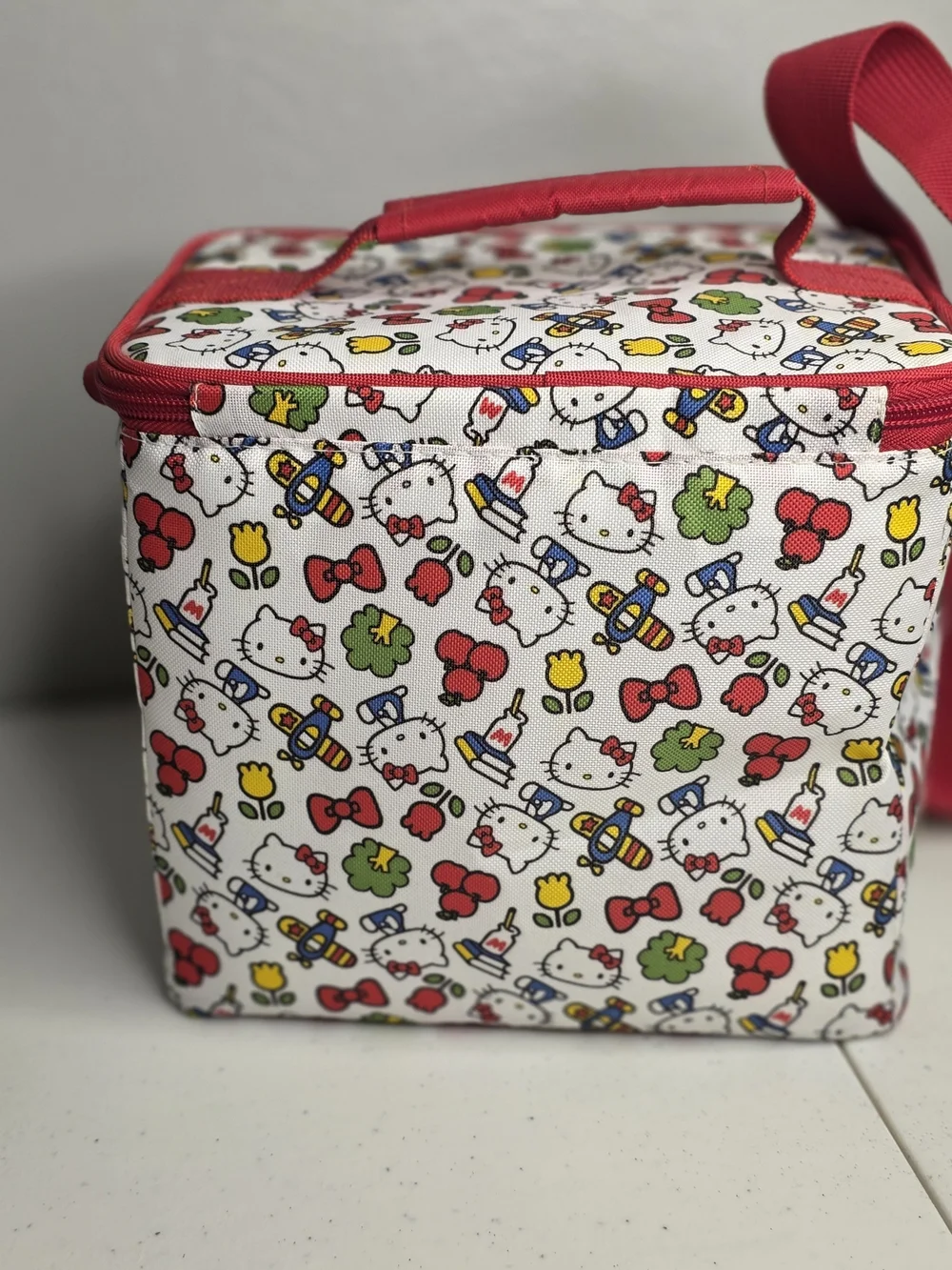 Hello Kitty Large IGLOO Lunch Box